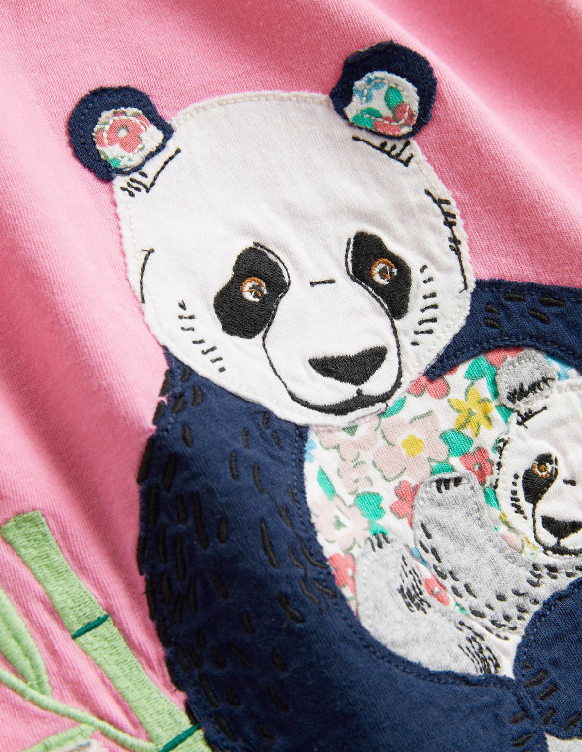 Short-sleeved Appliqué T-shirt-Bright Petal Pink Pandas