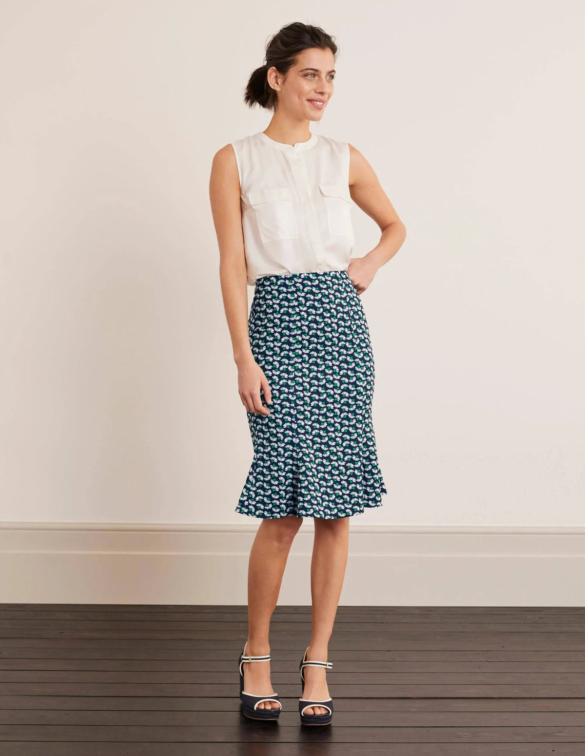 Violette Skirt-Navy Daisy Petals Print