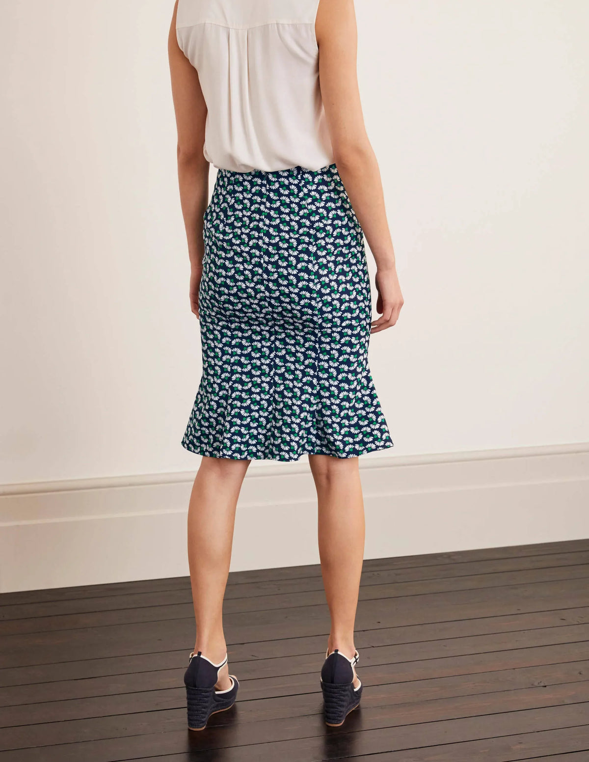 Violette Skirt-Navy Daisy Petals Print