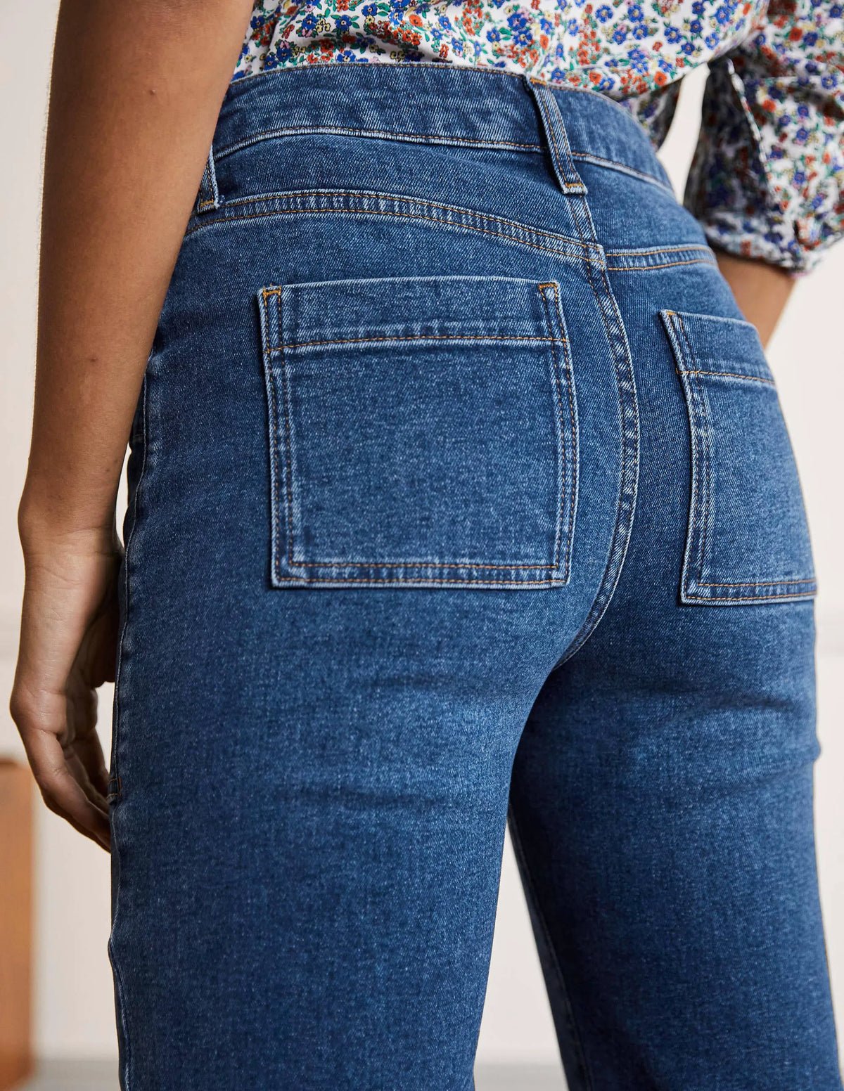 Patch Pocket Tapered Jeans-Mid Vintage