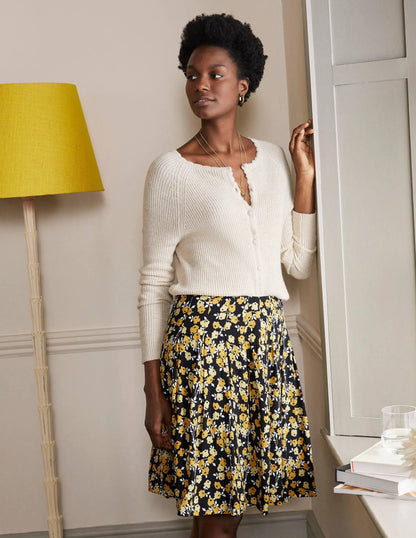 Victoria Pleated Skirt-Black, Abstract Sprig