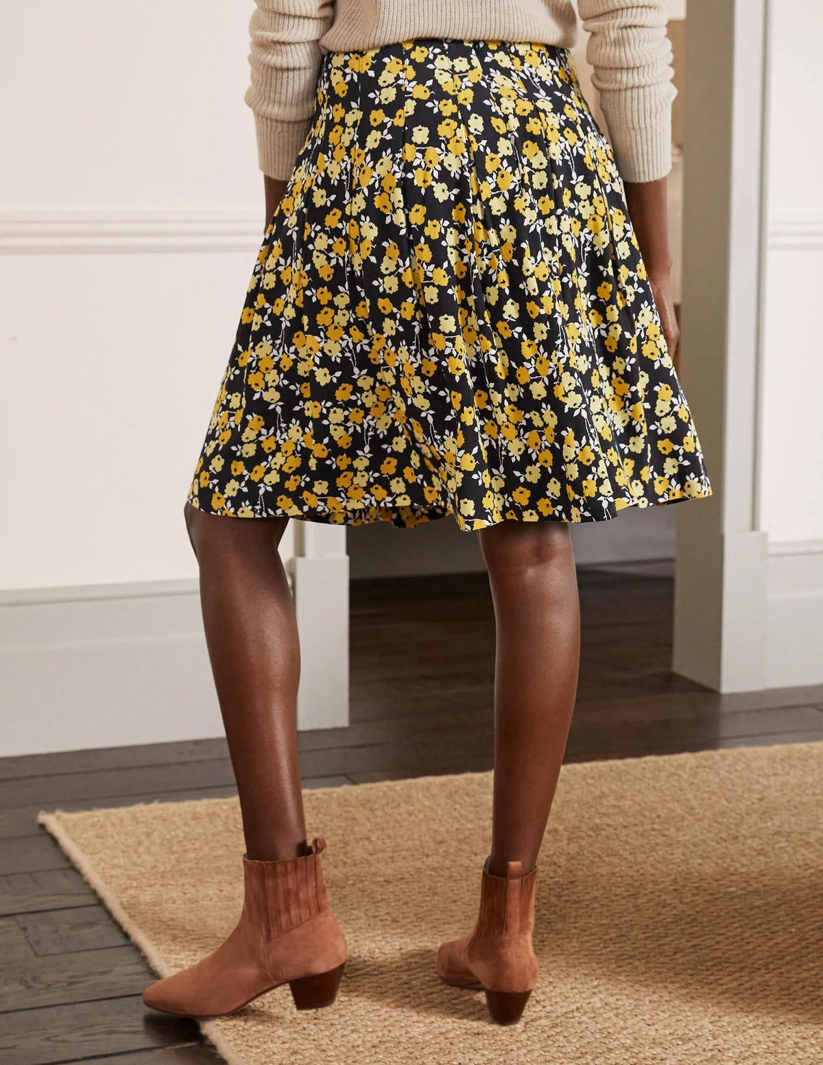 Victoria Pleated Skirt-Black, Abstract Sprig