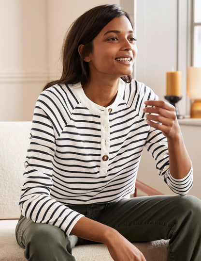 Mariner Henley Top-Ivory/Navy