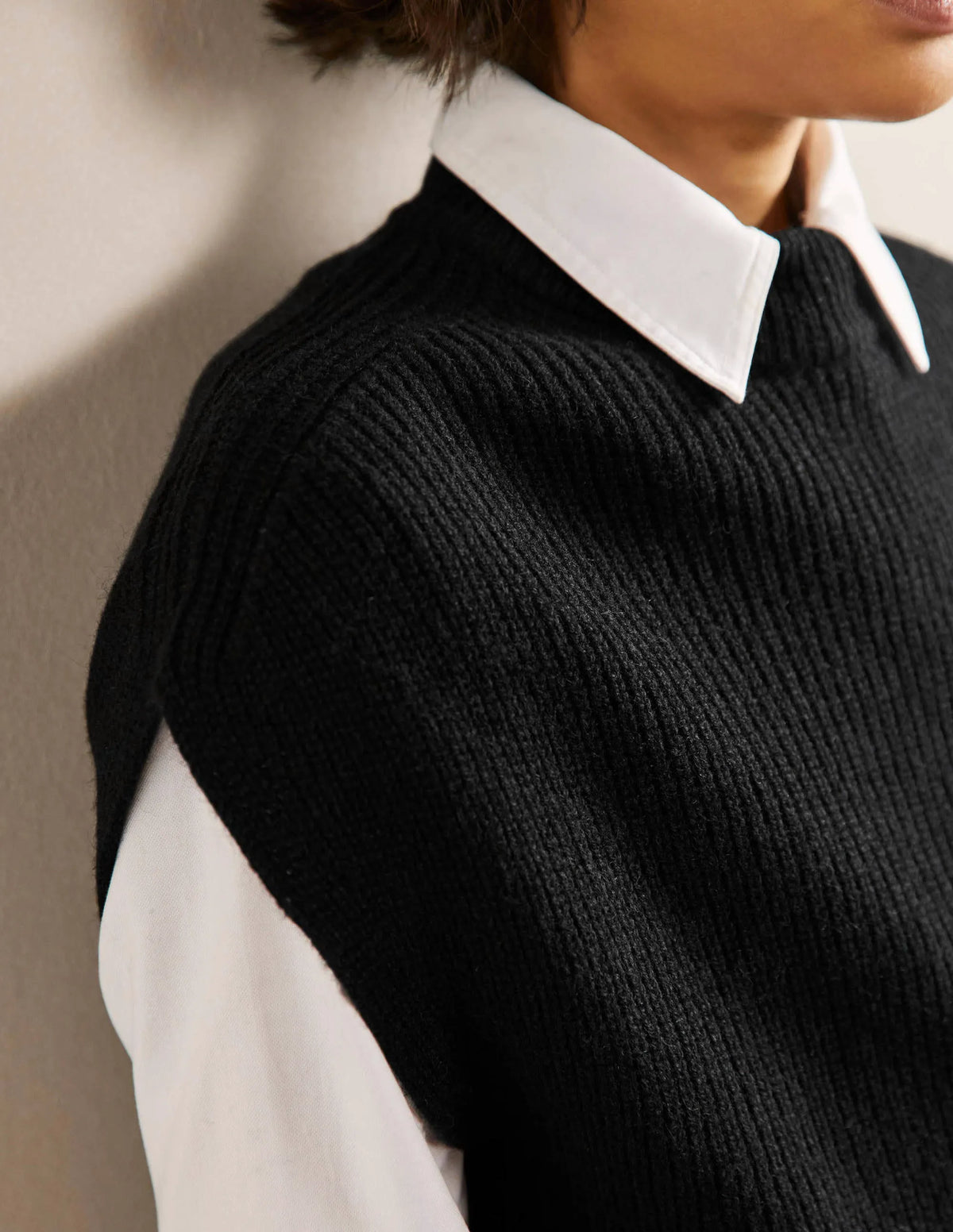 Relaxed Rib Sleeveless Sweater-Black