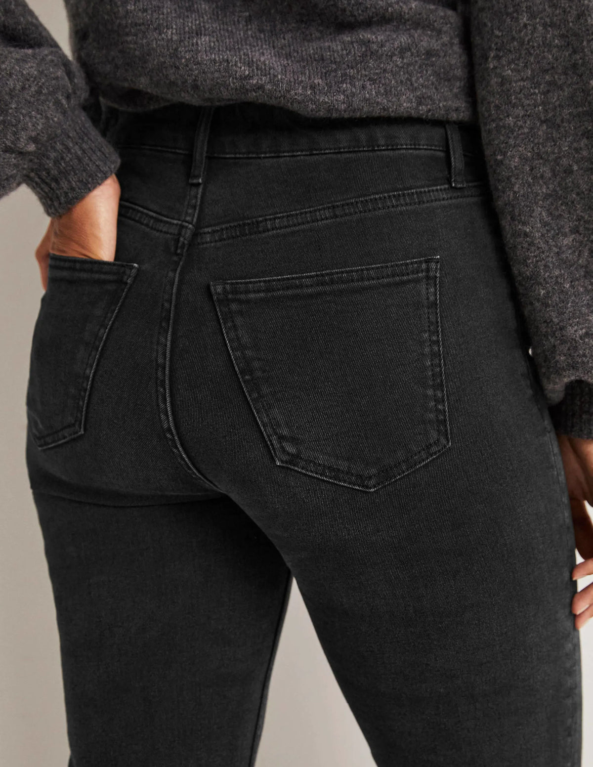 Relaxed Straight Jeans-Washed Black