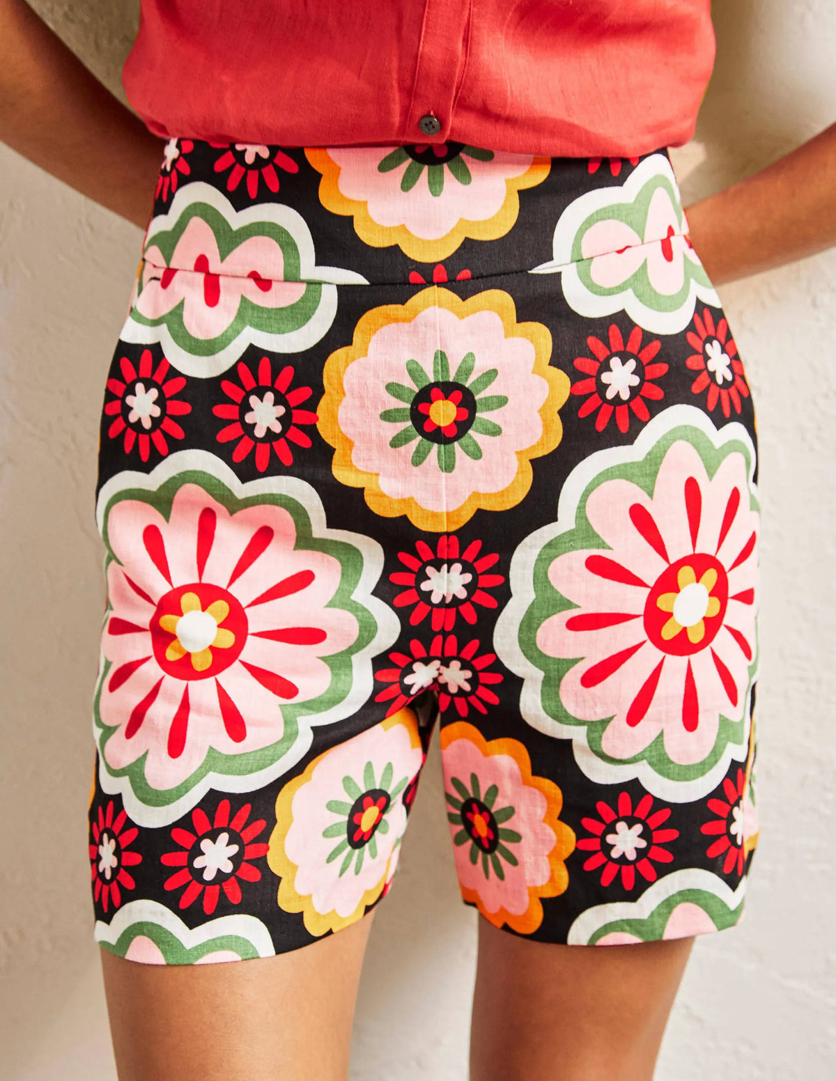 Georgina Linen Shorts-Black, Opulent Daisy