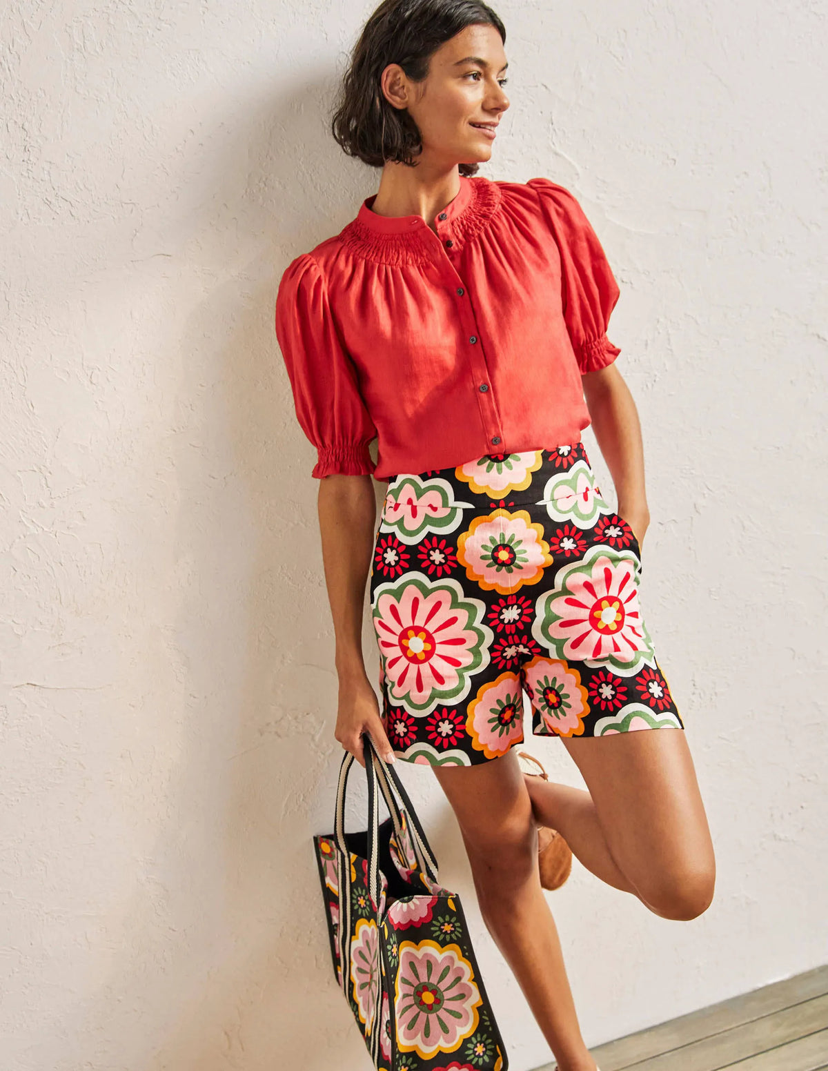 Georgina Linen Shorts-Black, Opulent Daisy