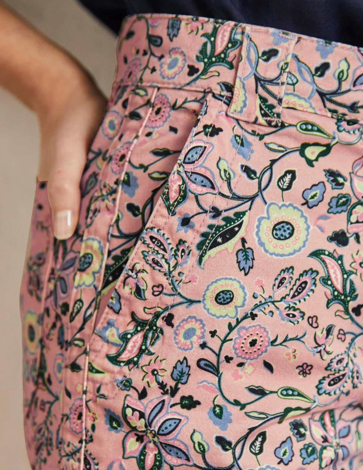 Classic Chino Shorts-Milkshake, Opulent Paradise
