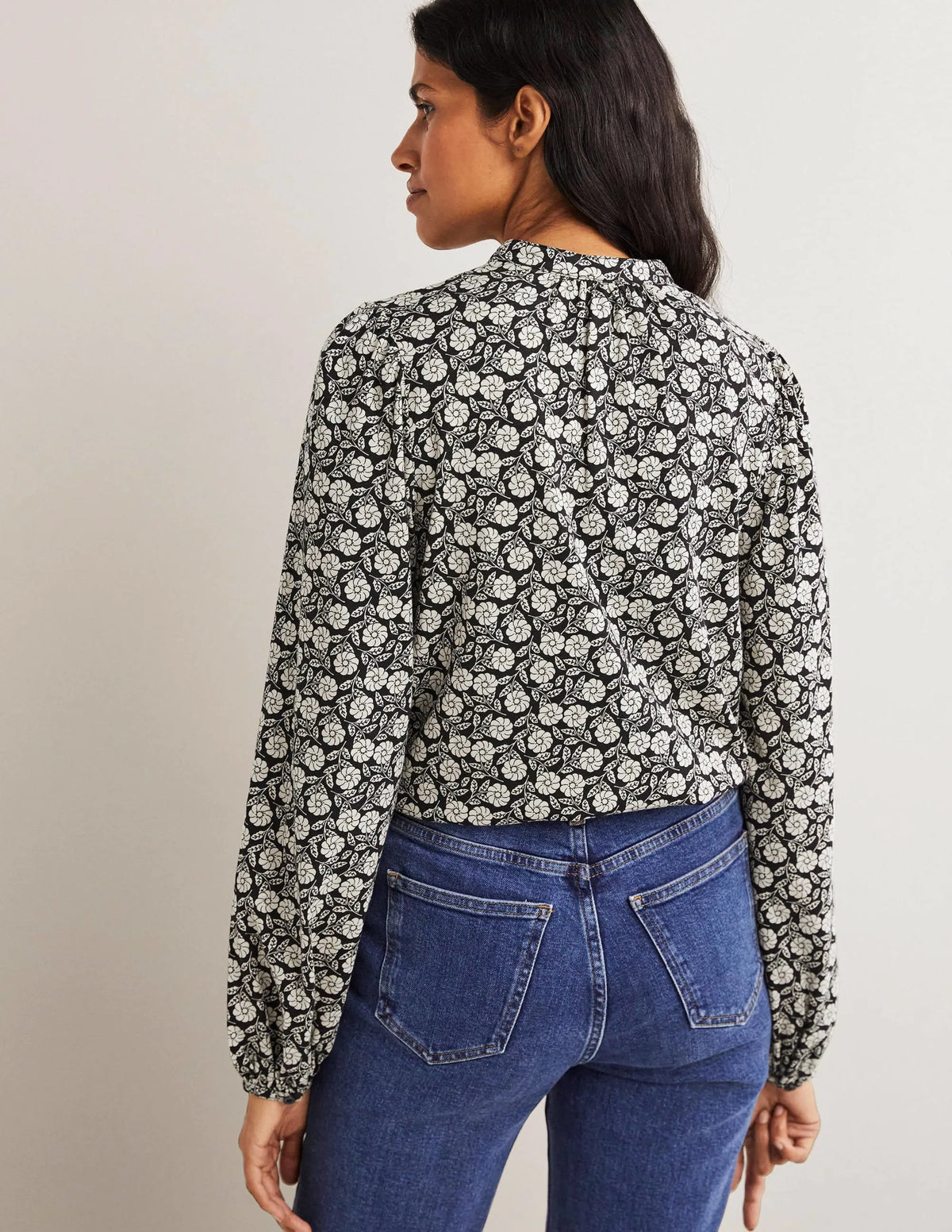 Deep Sleeve Jersey Shirt-Black, Botanica