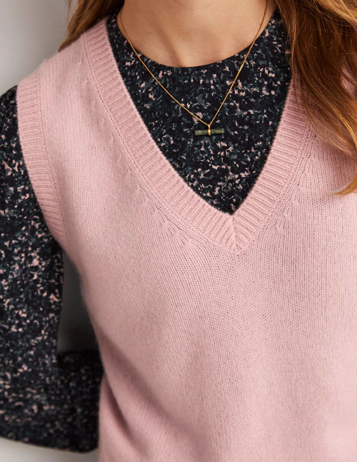 Cashmere V-Neck Sweater Vest-Coconut Ice Pink