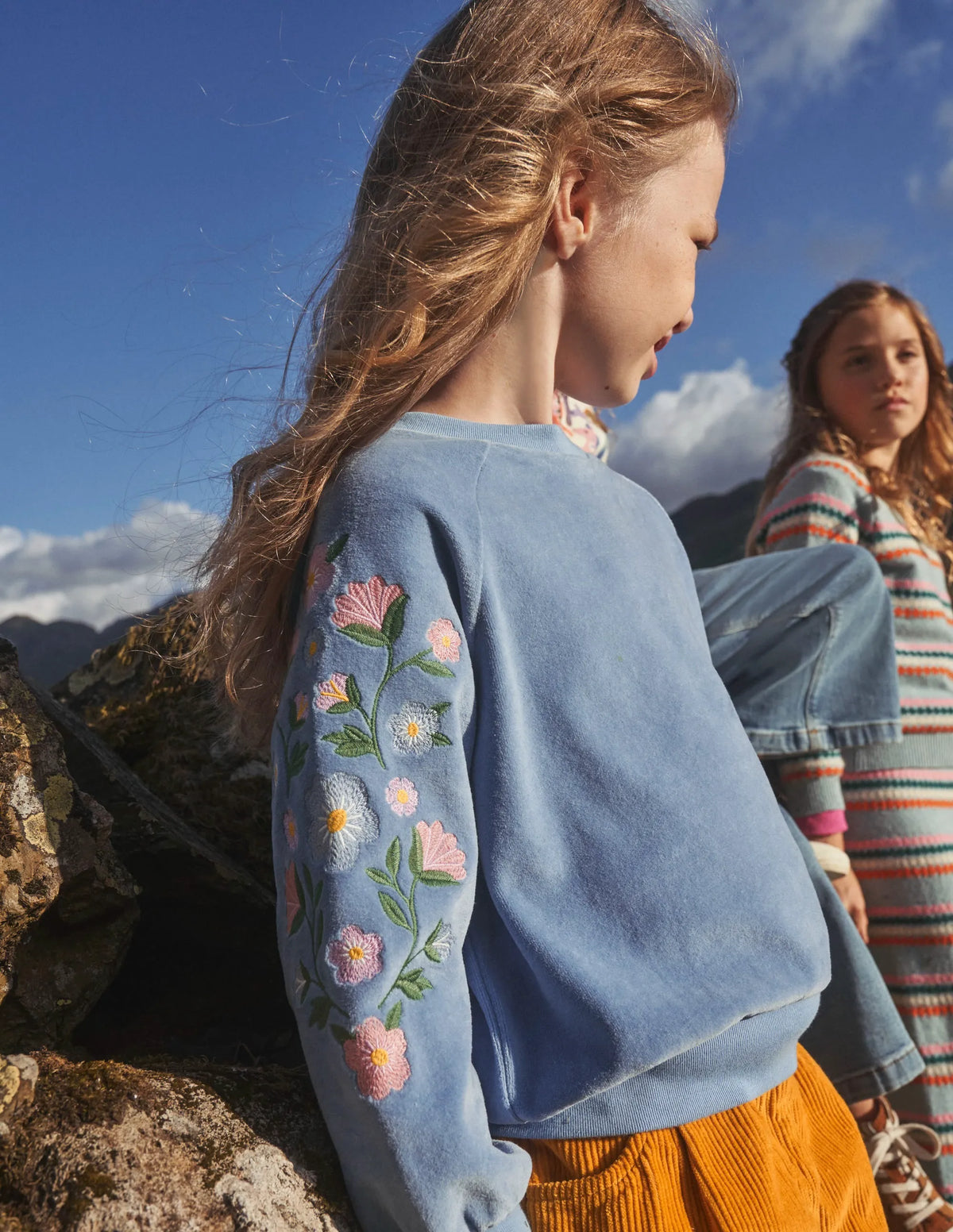 Embroidered Velour Sweat-Delft Blue Floral