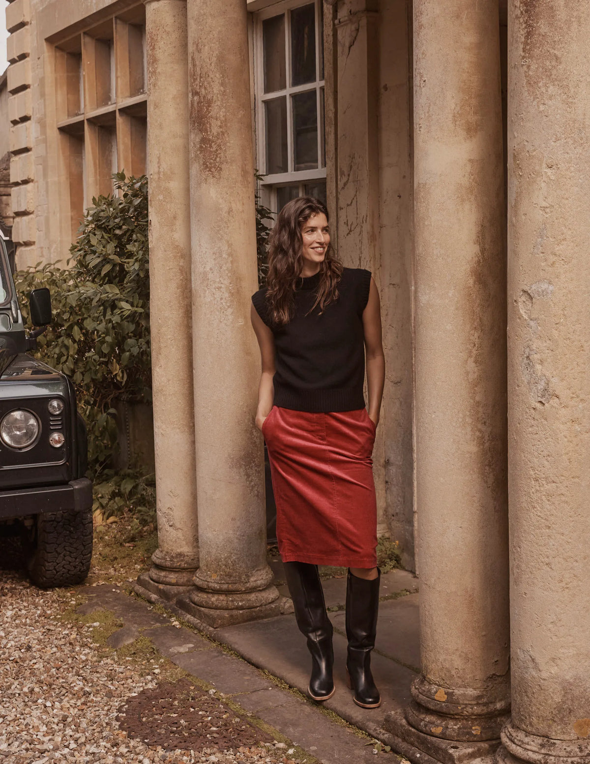 Chunky Cashmere Crew Neck Vest-Black