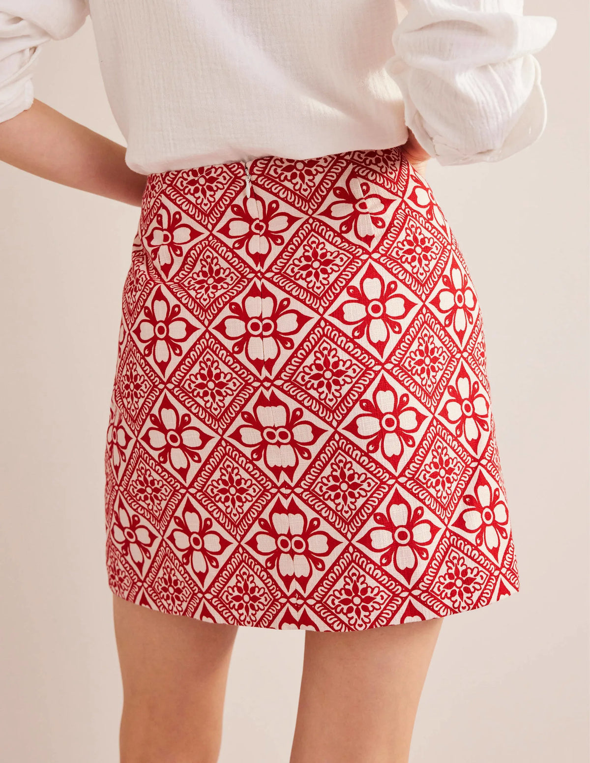 Textured A-Line Mini-Poinsettia, Block Pome