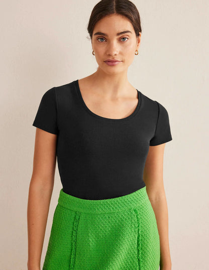 Essential Short Sleeve Tee-Black