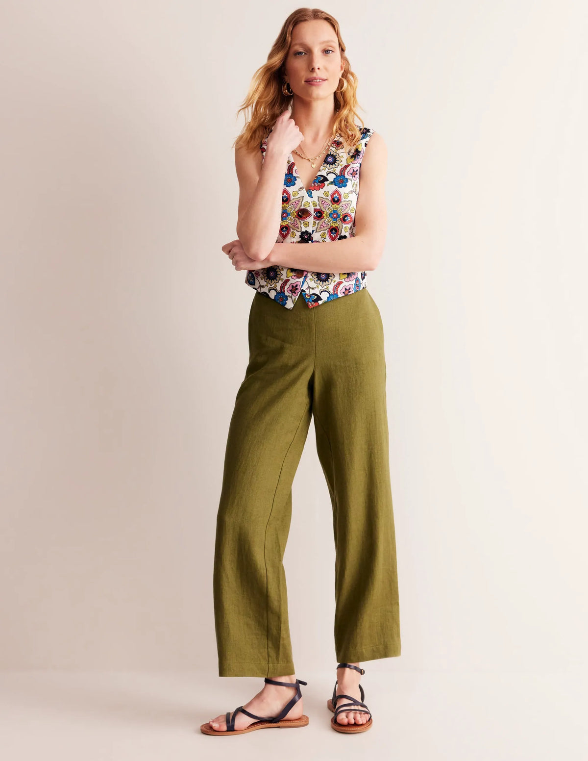 Linen V-Neck Waistcoat-Ivory, Botanic Sprig