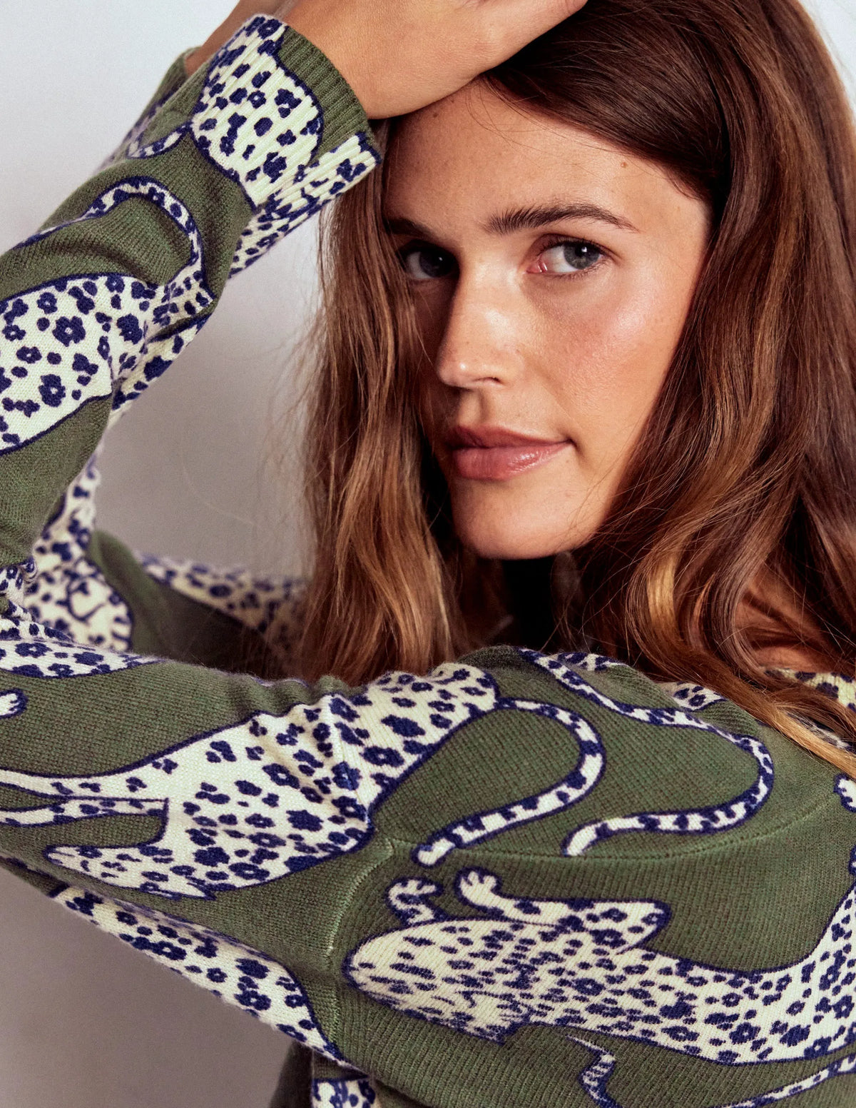 Lydia Cashmere Jumper-Woodland Green, Leopard