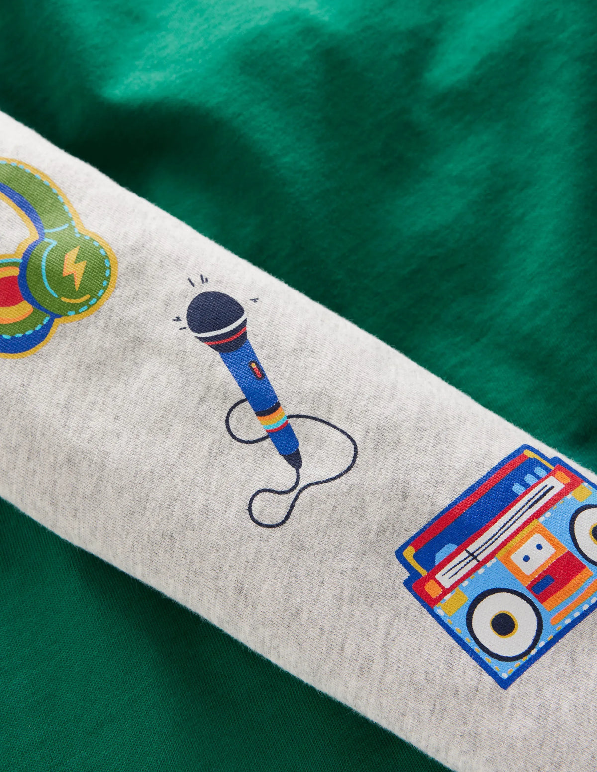 Printed Sleeve Raglan T-shirt-Green Weekend Print