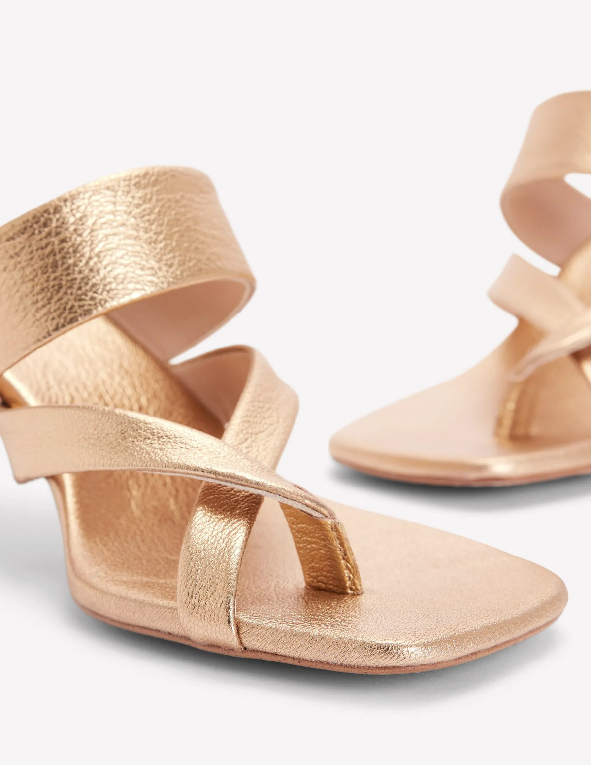 Toe Post Kitten Heels-Gold