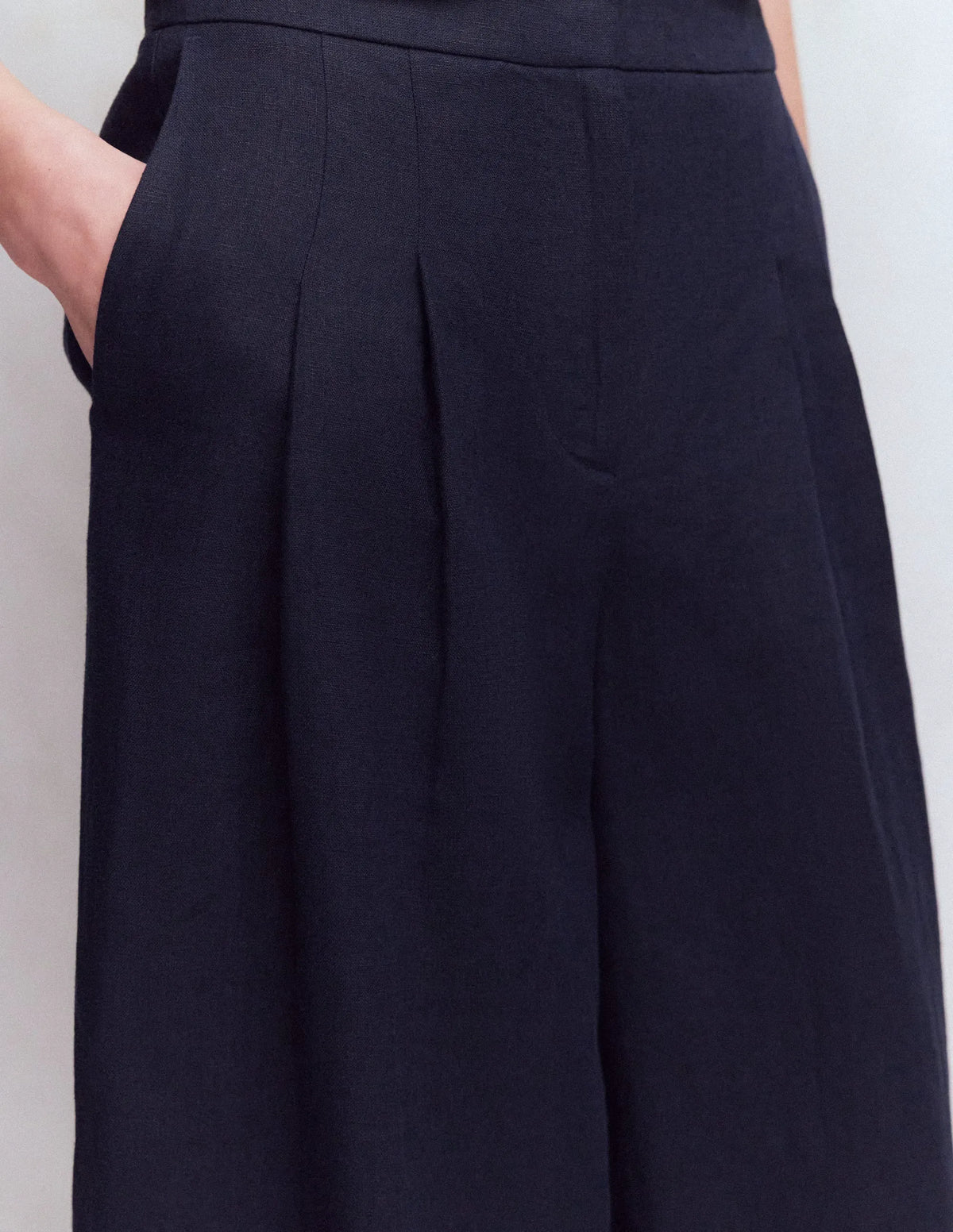 Pleated Linen Culotte-Navy