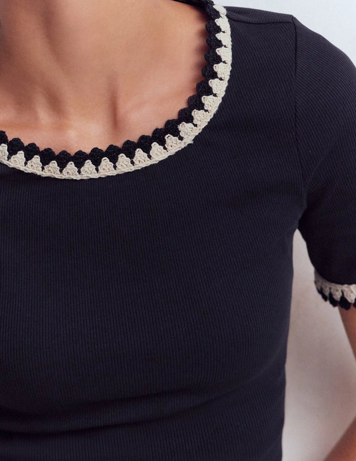 Maddie Trim Detail T-Shirt-Navy
