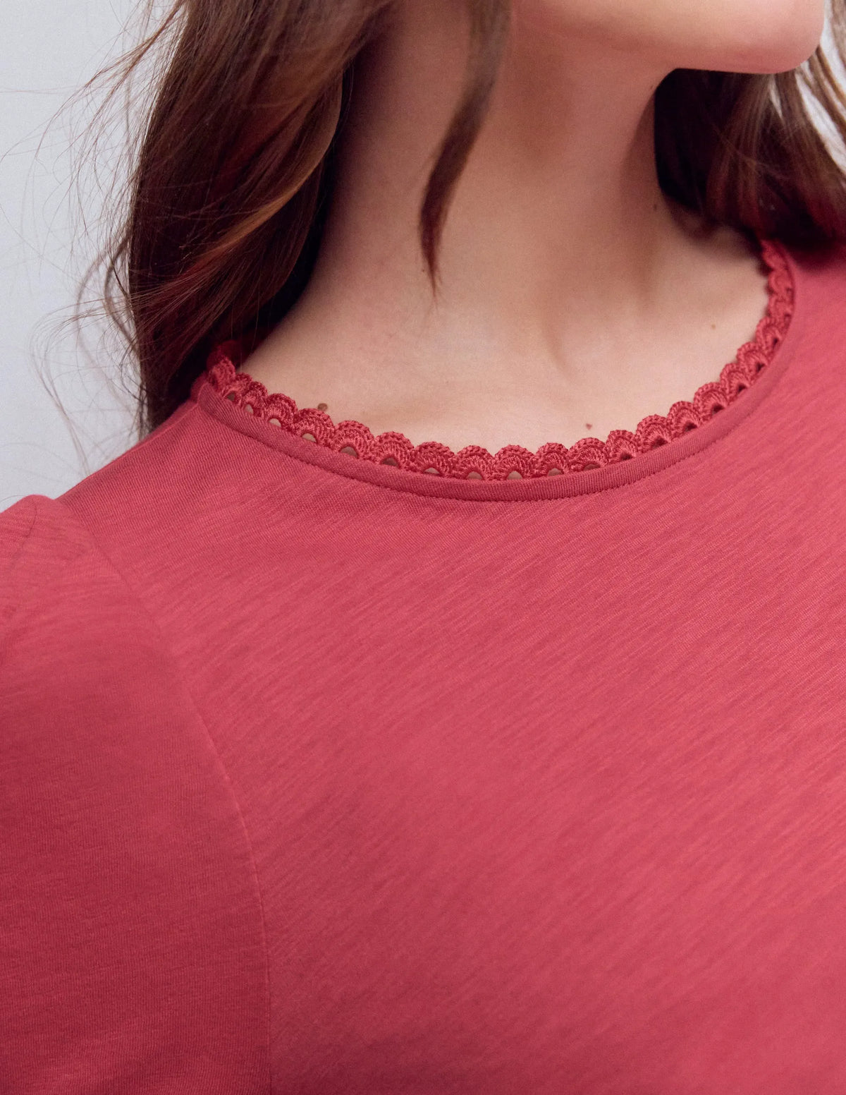 Ali Trim T-shirt-Hollyberry