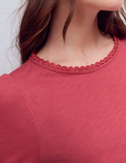 Ali Trim T-shirt-Hollyberry