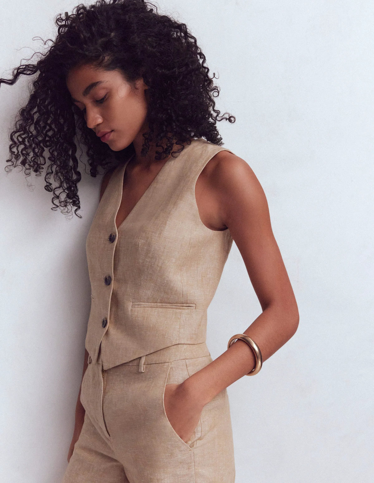 Linen V-Neck Waistcoat-Amphora, Chambray