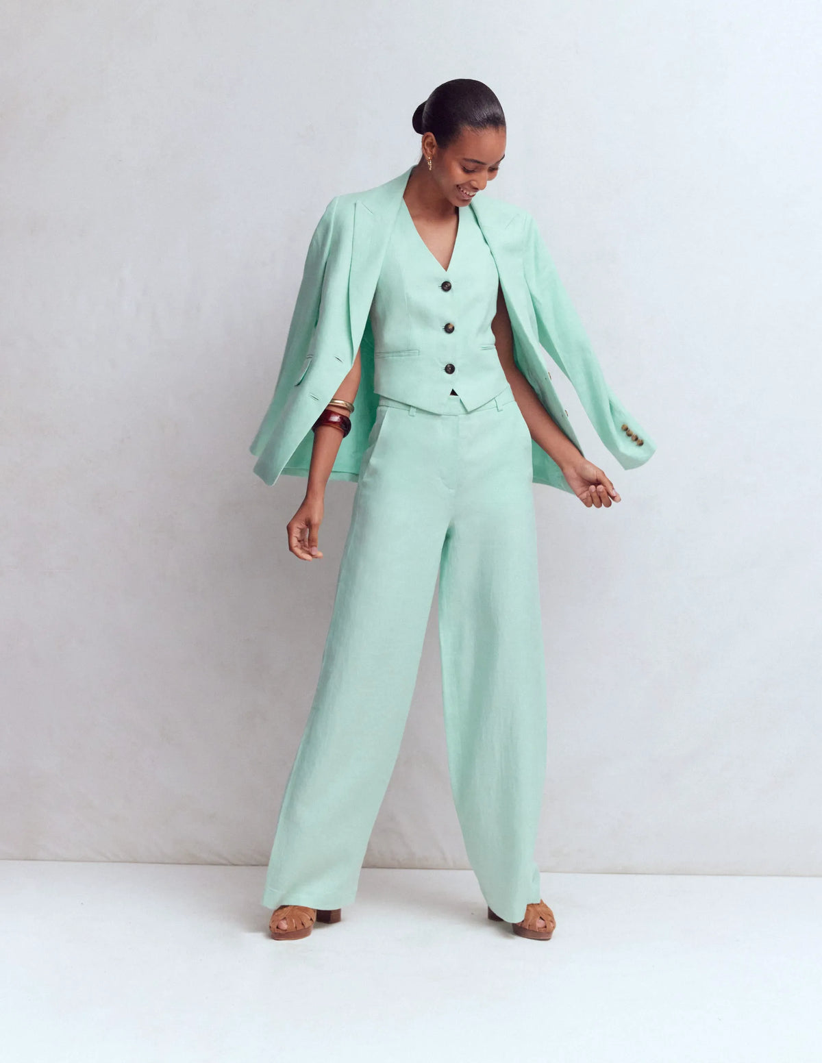 Linen V-Neck Waistcoat-Spearmint